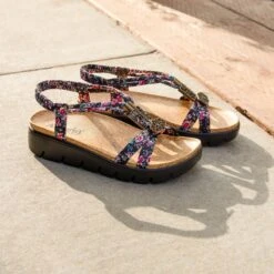 Roz Charm Black Sandal -Alegria Shoes Shop ALEGRIA SS22 ROZ 7554 S1X 924b3e83 10b5 4e17 bbb5 c42c673ee6f8