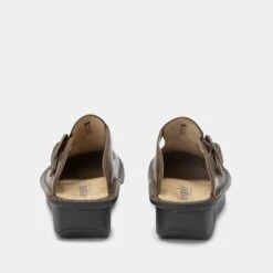 Classic Oiled Brown Shoe 10 Classic Oiled Brown Shoe -Alegria Shoes Shop ALG 7412 S3 ca29e2ed d5cb 4313 8f5a f98e3222e44c